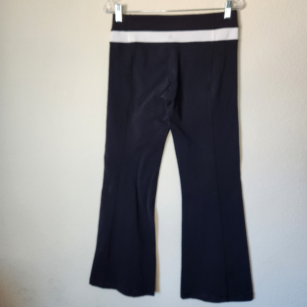 Women's Lululemon Black Yoga Pant Flare Leg Size 8 - Picture 2 of 4